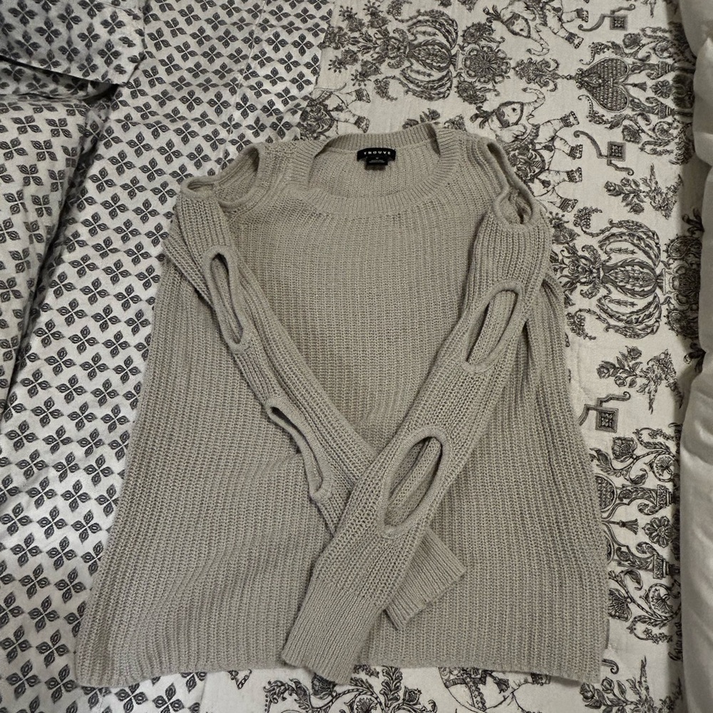 Trouve Light Gray Cut-Out Sleeve Sweater